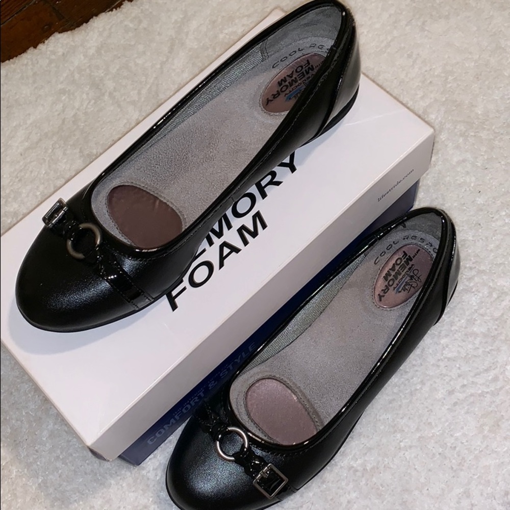 Life Stride Black Flats w/Memory Foam